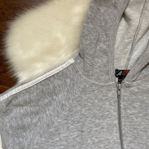 Heather gray French terry short sleeve hoodie in size L. - Picture 9 of 12